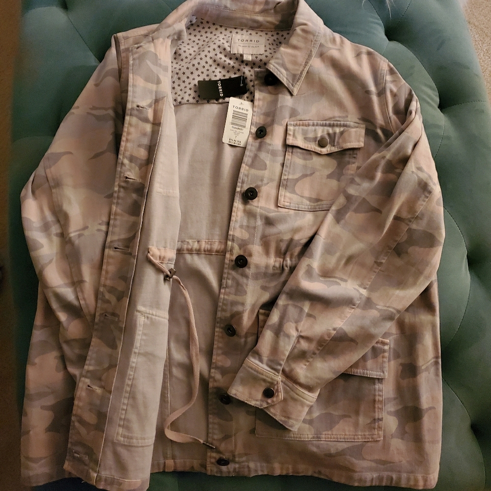 Torrid Pink/Grey Camo Twill Anorak Jacket (NWT)